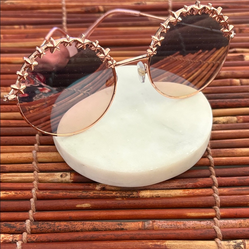 Round Rose Gold Wire Frame Star Accents Pink Mirrored Sunglasses